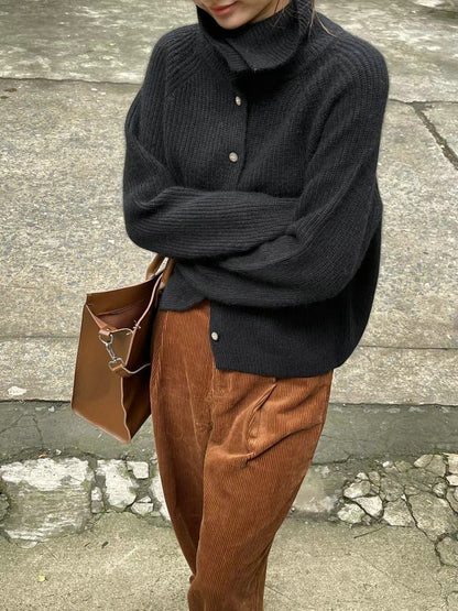 Enkel enfärgad stickad tröja