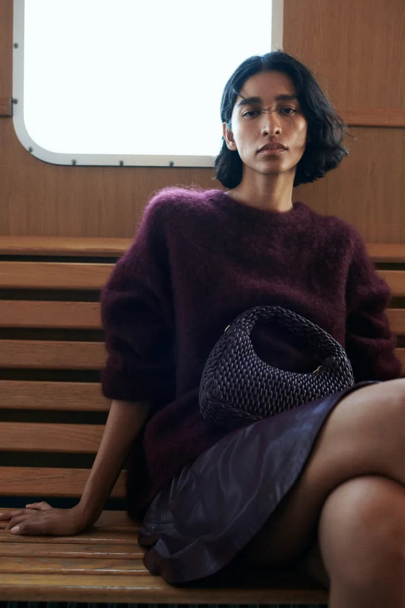 Enfärgad rundhalsad fleecetröja