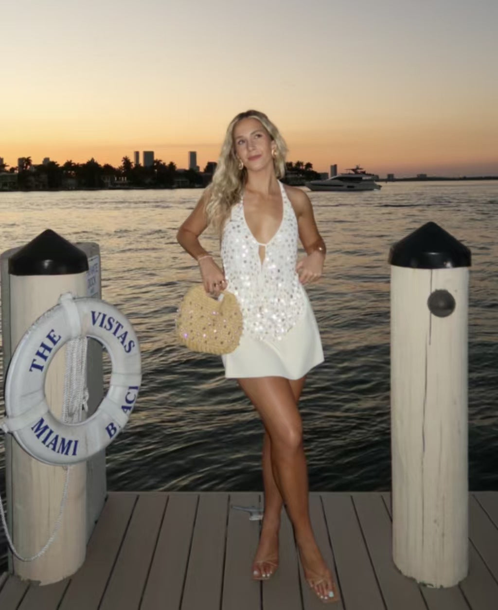 Djup V-formad krage med paljetter