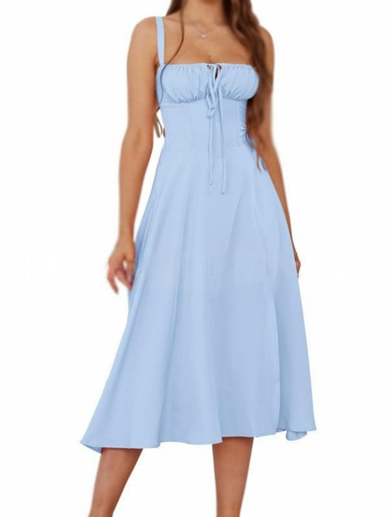 Enfärgad klänning med snörning