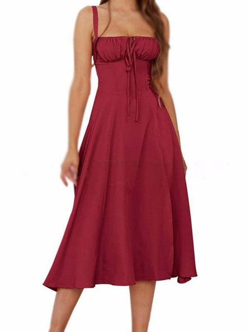 Enfärgad klänning med snörning