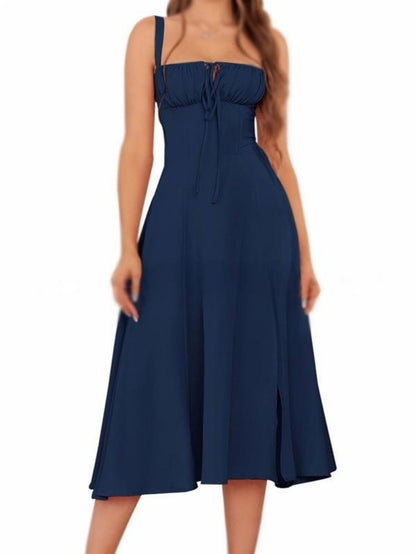 Enfärgad klänning med snörning